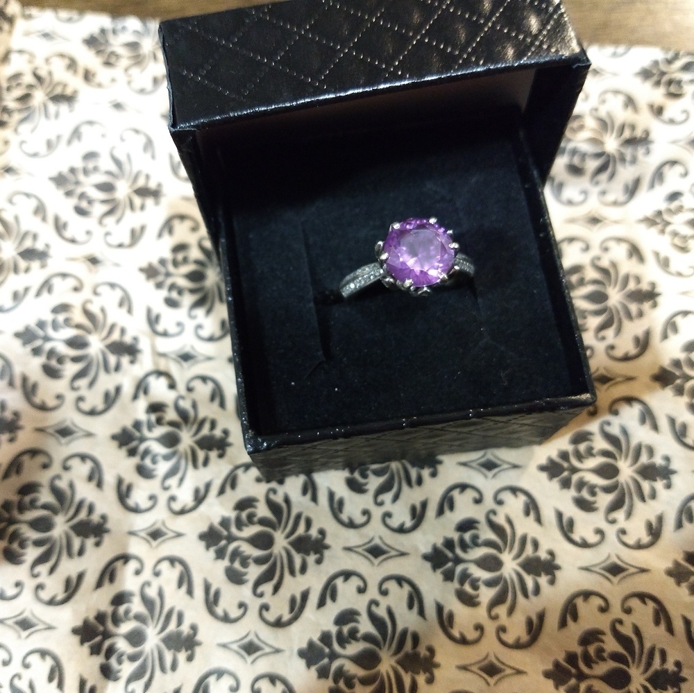Alexandrite and diamond ring